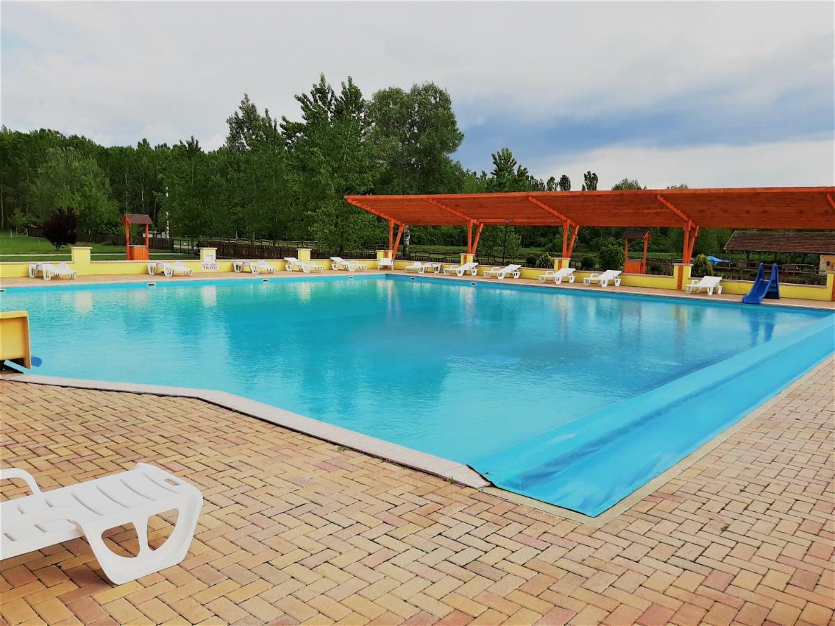 Ligetalja Termal Hotel Peneszlek Luaran gambar